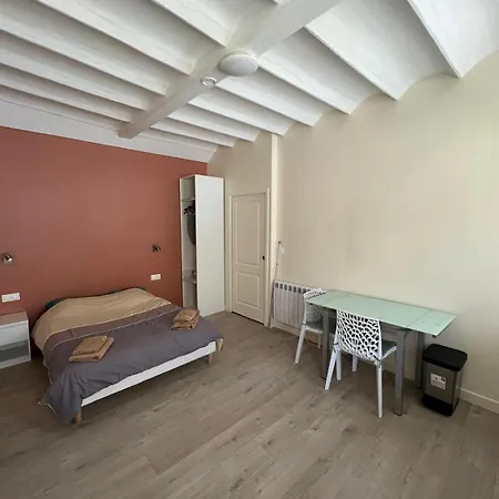 Aux Thermes, Calme Et Paisible